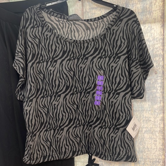 - Brand new with tags Woman’s Madison Park-Signature 2 piece lounge set. S… - Picture 2 of 12